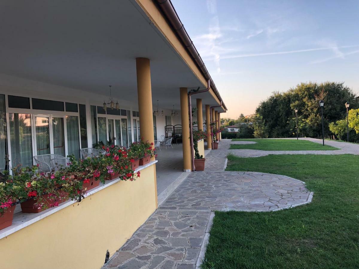 Agriturismo "Lo Zafferano" Aprilia Exteriér fotografie